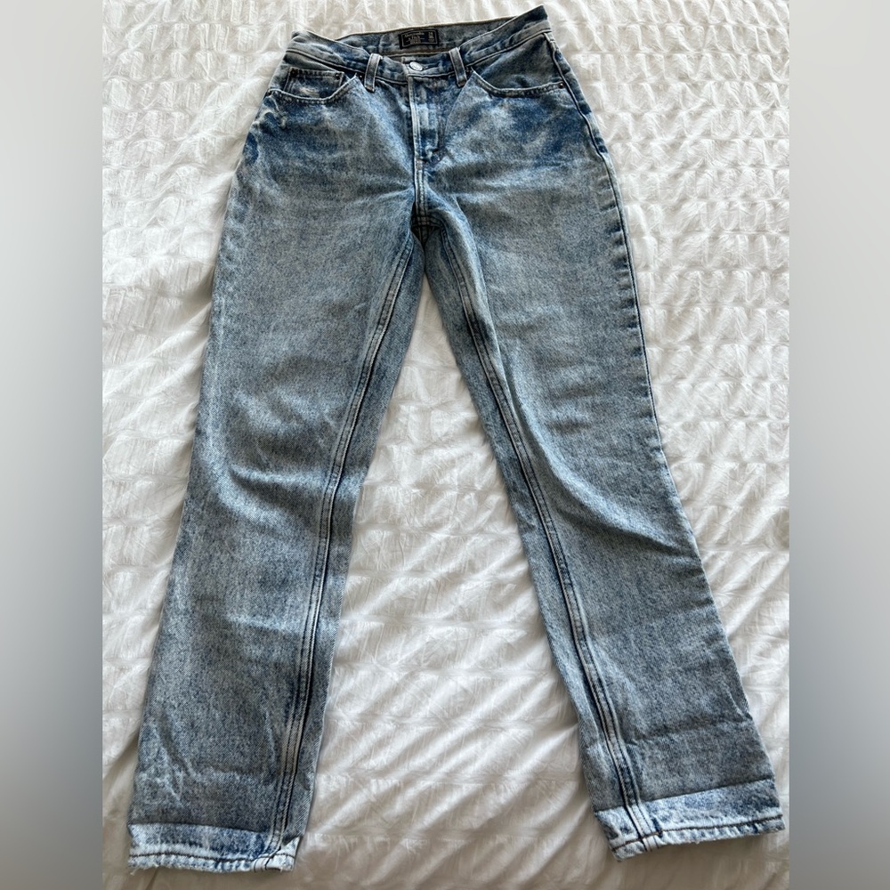 Abercrombie & Fitch high rise mom jeans